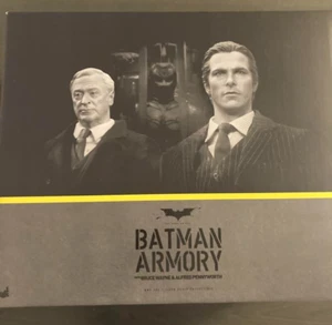 Hot Toys The Dark Knight Batman Armory + Bruce Wayne & Alfred Pennyworth MMS236 - Imagen 1 de 10