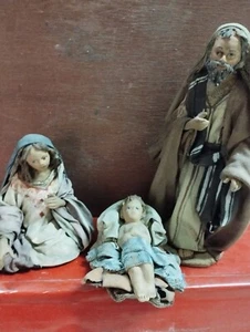 Natività presepe in terracotta con vestiti in stoffa Angela Tripi Altezza 13 cm - Foto 1 di 3
