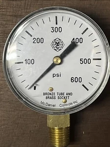 2 1/2 In McDaniel Controls Manometro 600 psi 1/4np Presa Ottone Tubo Bronzo - Foto 1 di 3