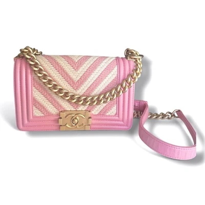 Bolso Chanel Chevron Pequeño Trenzado Niño Rosa y Blanco con Herrajes Dorados • Serie 20 Foto 1 de 4