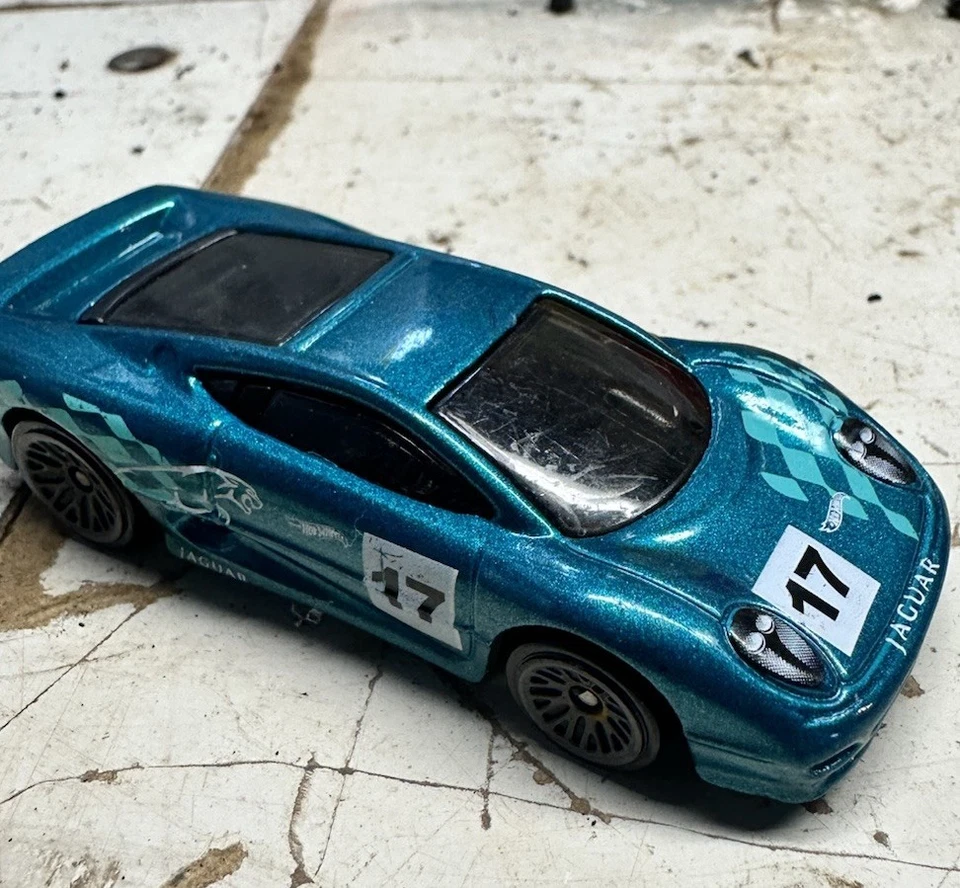 HOT WHEELS JAGUAR XJ220 GREEN - Image 1 of 1