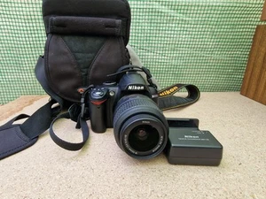 Nikon D3000 Great Condition - Picture 1 of 3