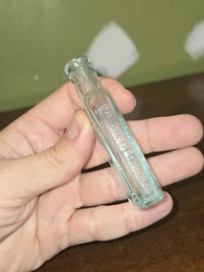 ANTIGUO FRASCO DE BOTELLA DE MEDICINA DE VIDRIO PEQUEÑO ANTISÉPTICO DR TICHENOR'S - Imagen 1 de 4