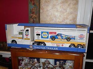 Vintage 1996 Nylint  Napa Auto Parts Tractor Trailer Truck  Ron Hornaday NRFB