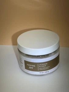 Aroma Bath & Body Works - INSPIRE JOY ~ ENEBRO + SALVIA, exfoliante corporal de sal 17 oz - Imagen 1 de 4