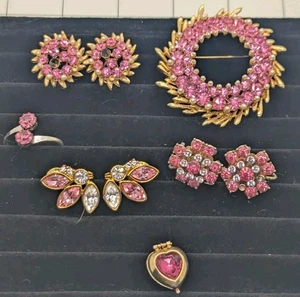 Vintage signierte "BSK" Money & More rosa Strass Lot Ohrringe Pin Ring - Bild 1 von 17