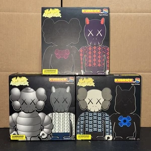 Kaws: Kubrick Bus Stop Art Figure Set Vol. 1-3 Medicom be@rbrick 2002 Set - Picture 1 of 9
