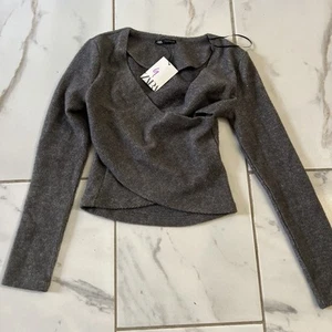 Maglione Zara maglia morbida ritorto grigio donna taglia small A4 nuovo con etichetta - Foto 1 di 8