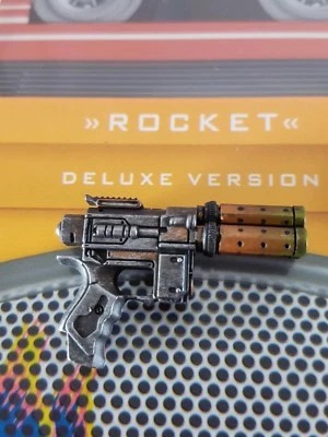 Hot toys Rocket MMS411 Deluxe GOTG 1/6 scale exclusive Blaster Gun USA - Image 1 of 2