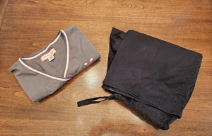 Koi by Kathy Peterson/Cherokee Workwear - Women's M Scrubs - Top and Bottom - Picture 1 of 24