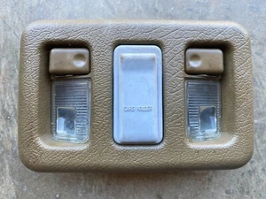 92-97 1996 ISUZU TROOPER DOME LIGHT MAP LIGHTS BROWN FAST SHIP - Picture 1 of 3