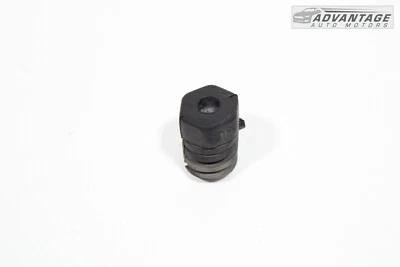 Ford Explorer 2011-2019 guardabarros delantero derecho soporte aislante tapón OEM Foto 1 de 4