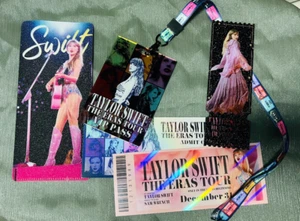 Taylor Swift The Eras Tour Película AMC Merch Bundle, carpeta de boletos/tarjeta de pase/boleto - Imagen 1 de 1
