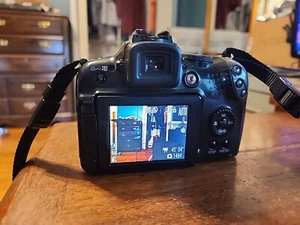 Canon PowerShot SX10 IS fotocamera digitale zoom 20X con custodia - TESTATA - Foto 1 di 13