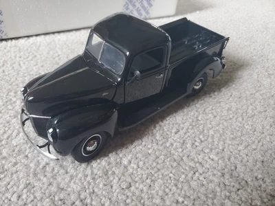 New in Box: Franklin Mint 1940 Ford Pickup Truck Black 1:24 Diecast Model Car - Image 1 of 4