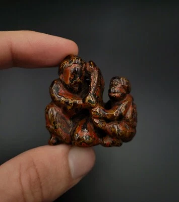 Netsuke en bois laqué - Femme Au Parchemin Et Au Kappa - Japon - XIXème - Photo 1/4