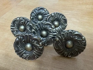 Lotto di 6 pomelli estraibili cassetto fiori moderno metà secolo ferramenta ottone - Foto 1 di 2