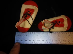 Clown Schuhe, Puppenschuhe, Mini, Leder, handgefertigt, Anzieh, Puppe, Schuhe, rot, weiß - Bild 1 von 6