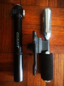 Giant Control Mini Pro CO2 micro sized bike or cycle pump dual presta fitting - Picture 1 of 4