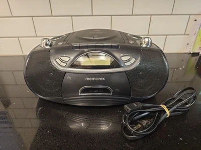 Memorex CD/Cassette Boombox MP3 AM/FM Flexbeats MP3262 AUX Line PROBADO Foto 1 de 4