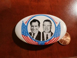 Vintage Button 1972 President Nixon Agnew Campaign Pin Button Politics Oval Flag - Picture 1 of 3