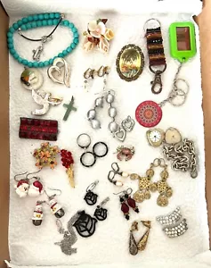 Konvolut gemischter Modeschmuck, Ohrringe, Halsketten, Anstecknadeln usw. - Bild 1 von 4