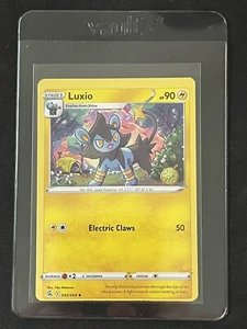 Pokemon - Luxio 092/264 - Fusion Strike - MISCUT ERROR Alignment Dot - Picture 1 of 4