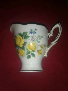 Royal Standard creamer Fine Bone China Made In England Yellow Roses Gold Accent - Picture 1 of 12