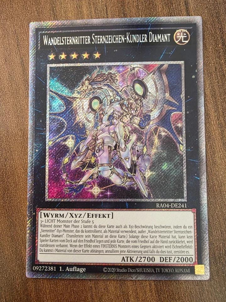 Yu-Gi-Oh! RA04-DE241 Wandelsternritter Sternzeichen-Kundler Diamant PlatSR NM 1s - Bild 1 von 1