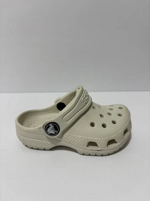 Zuecos clásicos Crocs de hueso para niños pequeños, talla 6 M Foto 1 de 4