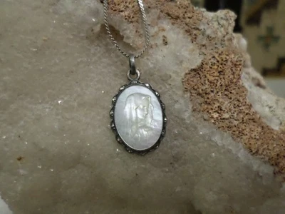 Marcaita camafeo MADONNA madreperla tallada esterlina con collar de cadena de 16" Foto 1 de 4