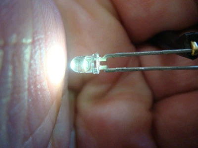 200 =NICE= WHITE 3mm OSRAM LW3333 LED's - New and Unused - Image 1 of 4