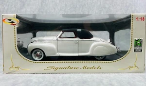 🇺🇸Signature Models 1939 Lincoln Zephyr Crawford Museum Pearl White 1:18🇺🇸 - Picture 1 of 6