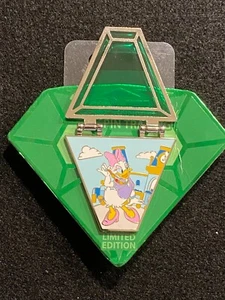 Walt Disney World's 20th Anniversary Pins - Daisy Duck - Picture 1 of 2