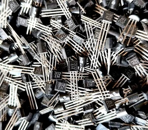 30pcs Silicon Transistor NPN KT3102EM Big Muff Sovtek Fuzz Soviet Old Stock - Picture 1 of 6
