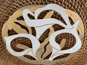 Gold White Calla Lily Art Deco style Floral Metal Footed Trivet Hot Pad B2 - Picture 1 of 9