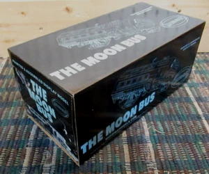 MOEBIUS PREBUILT MOONBUS WITH PREFINISHED CREW MEMBER FIGURES AND SLEEVE ,SEALED - Picture 1 of 21