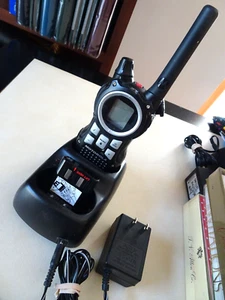 Motorola MR350R Walkie Talkie 35-Mile Range Two-Way Radio With 2 Recharge Batt. - Picture 1 of 4