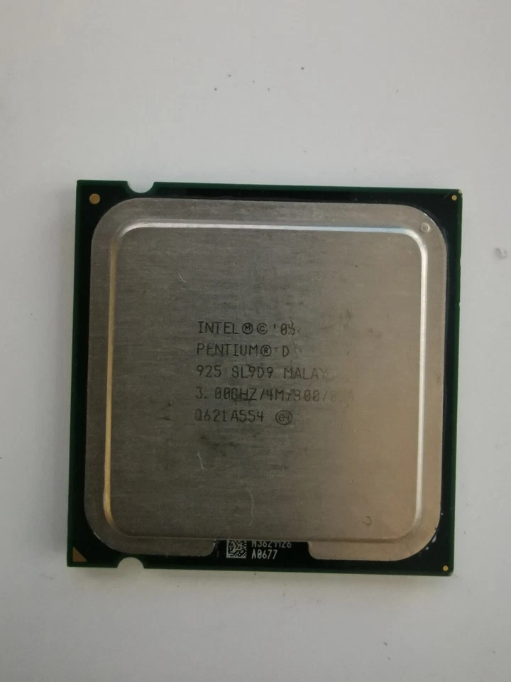 CPU processore Intel Pentium D 925 SL9D9 3.0Ghz/4M/800 socket 775 - Immagine 1 di 1