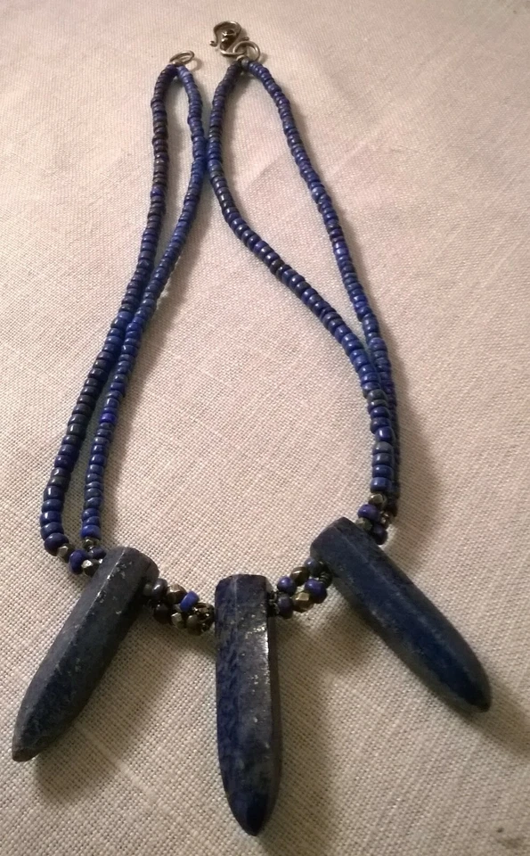 Collana di LAPISLAZZULI Blu notte con Esclusiva Pirite Dorata e Argento 925 - Immagine 1 di 4