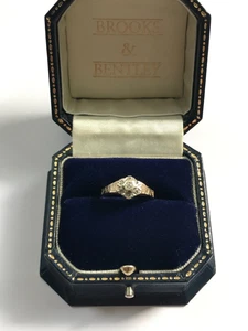 9ct Gold Diamond Cluster Ring Gold Patterned 1980 Vintage Ring Size N 1/2 - Picture 1 of 17