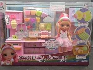 Rainbow High Littles Dessert Shop Juego + Muñeca Pequeña (Rosa 5.5”), Hacer Helado - Imagen 1 de 4