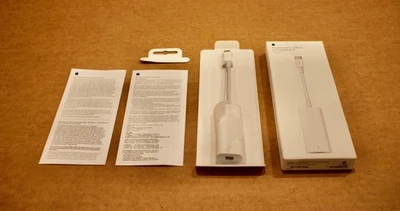 Apple Thunderbolt 3 USB C Male to Thunderbolt 2 Female Adapter MYH93AM/A. - Image 1 of 4