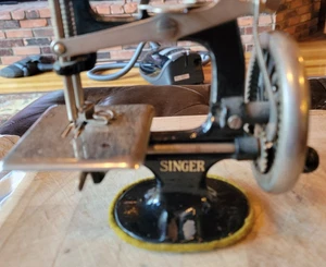 Vintage - SINGER Model 20 Sewhandy Mini Sewing Machine (gb20) - Picture 1 of 7