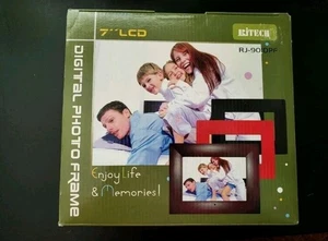 Ritech 7" LCD Digital Photo Frame - 3 Interchangeable Frames - Picture 1 of 4