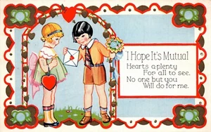 VALENTINSTAG POSTKARTE Kinder stehen unter Laube tauschen Valentinstag - Bild 1 von 2