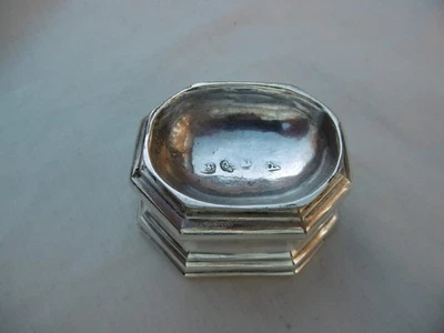 Zanjadora georgiana grande fina 1716 de James Seabrook grandes sellos 50 g Foto 1 de 4