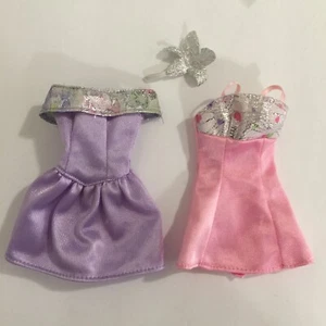 Barbie Vintage - Abiti Rosa e Viola Metallizzati e Accessorio per Capelli Fiori - Foto 1 di 2
