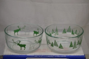 2 CONTENEDORES DE ALMACENAMIENTO DE VIDRIO PYREX ÁRBOLES DE NAVIDAD Y RENOS EE. UU. 6" DIA. - Imagen 1 de 1