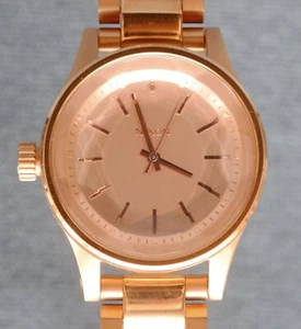 RELOJ DE PULSERA ZURDO NIXON FACET 38 ENCHAPADO EN ORO ROSA CON BANDA A JUEGO - Imagen 1 de 4